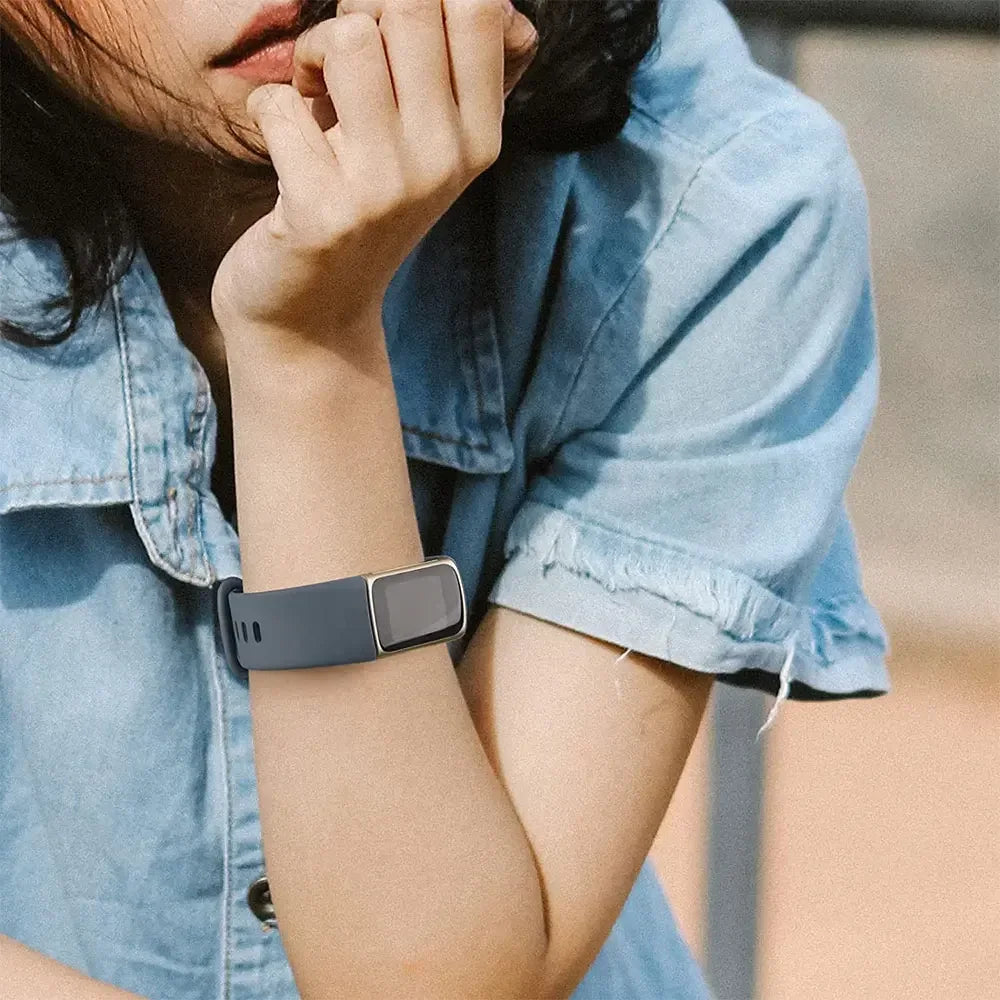 Silikonrem til Fitbit Charge 5 & Charge 6 – Komfortabel, Justerbar og Slitesterk