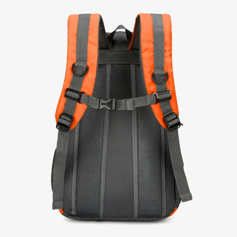 Vanntett Tursekk 40L – Lett, Slitesterk & Perfekt for Reise og Friluft