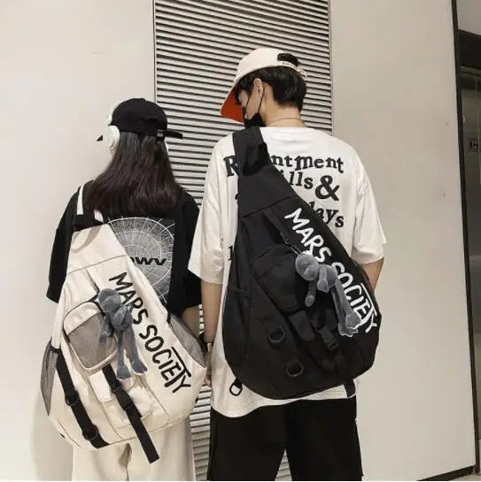 Unisex skulderveske i trendy design – lett og romslig