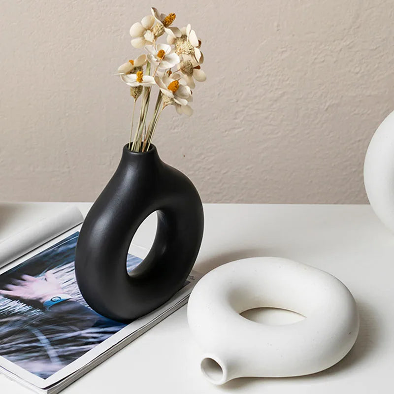 Minimalistisk keramisk vase – perfekt til moderne hjem