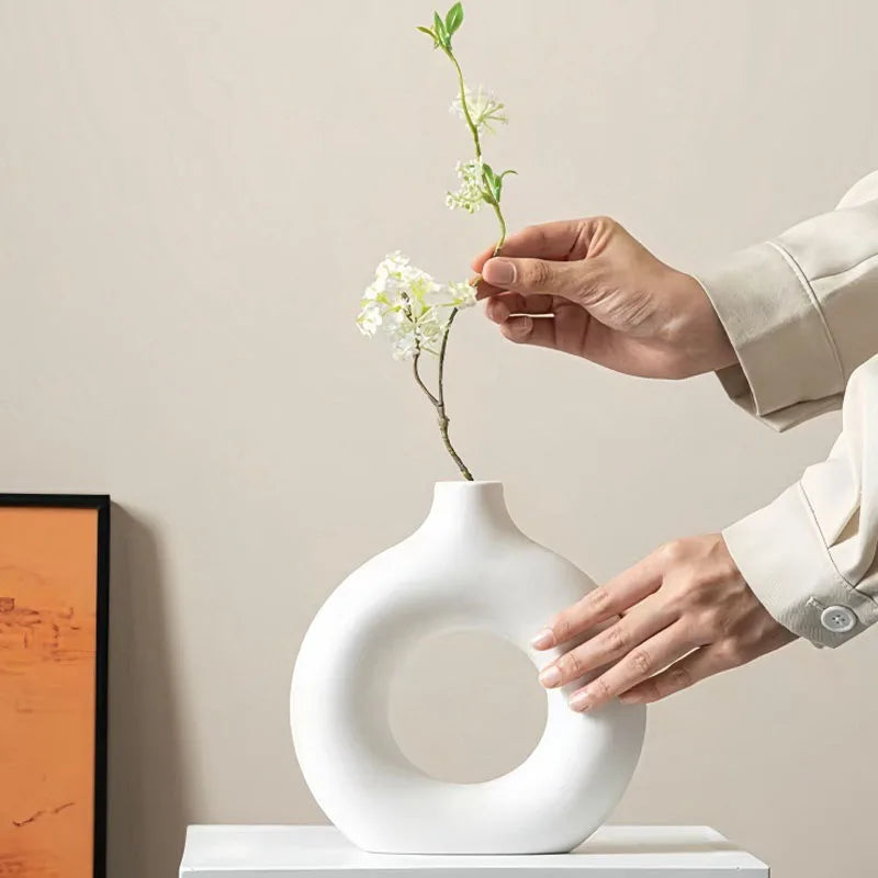 Minimalistisk keramisk vase – perfekt til moderne hjem